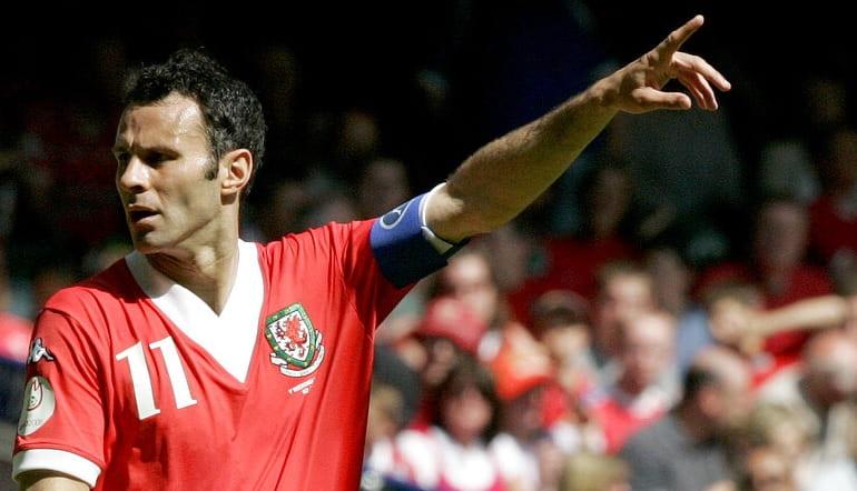 Gareth Bale vs Ryan Giggs Wales