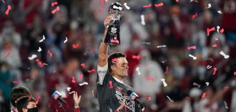Tom Brady lifts the Vince Lombardi Trophy