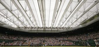 How many tennis courts are there at Wimbledon?