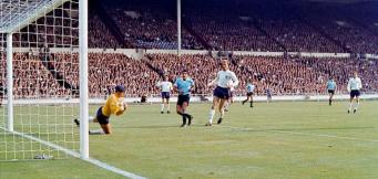Gordon Banks is the best England keeper